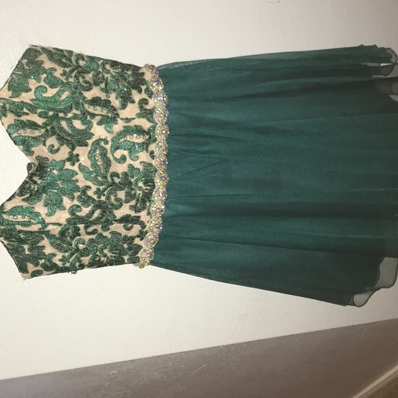Emerald green dress worn once for my homecoming - Picture 3 of 8